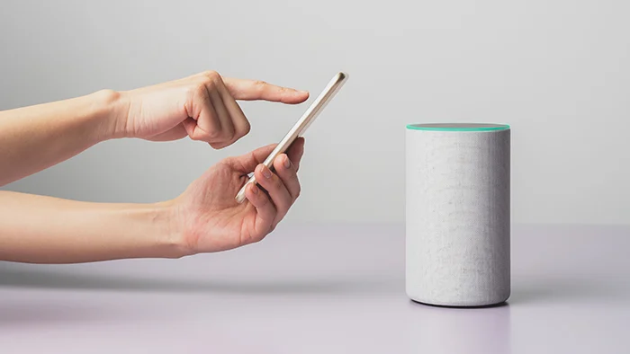 物联网是什么？| IoT 定义  物联网（IoT）指的是一种通过互联网连接的设备或物品的网络。这些设备可以收集、交换和分析数据，以便实现自动化和更智能的操作。物联网的应用范围广泛，包括智能家居、工业自动化、医疗保健、智慧城市等等。物联网的核心在于设备之间的互联互通，从而提升生活质量和效率。
